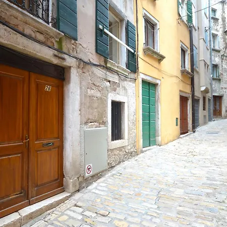 Montalbano Apartment